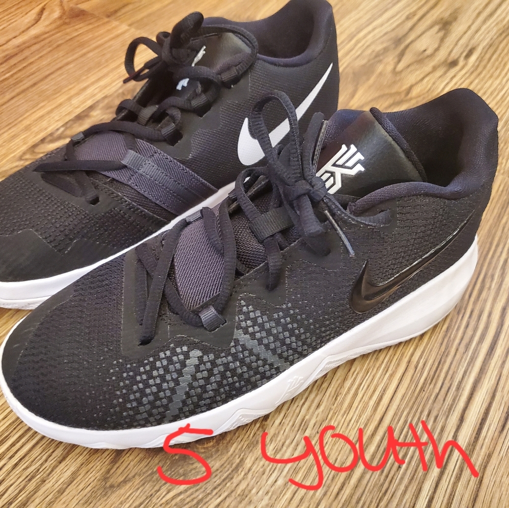 Black Kyries (size 5y)
